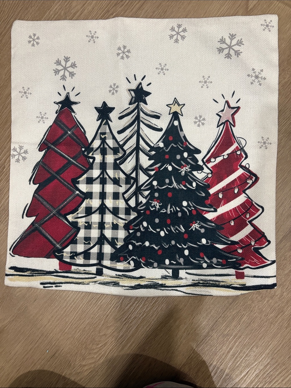 NEW, NEVER USEDHoliday Tree Decorative Pillow Cover - Red, Black & White